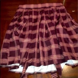 Women’s/Juniors Plaid Midi skirt!